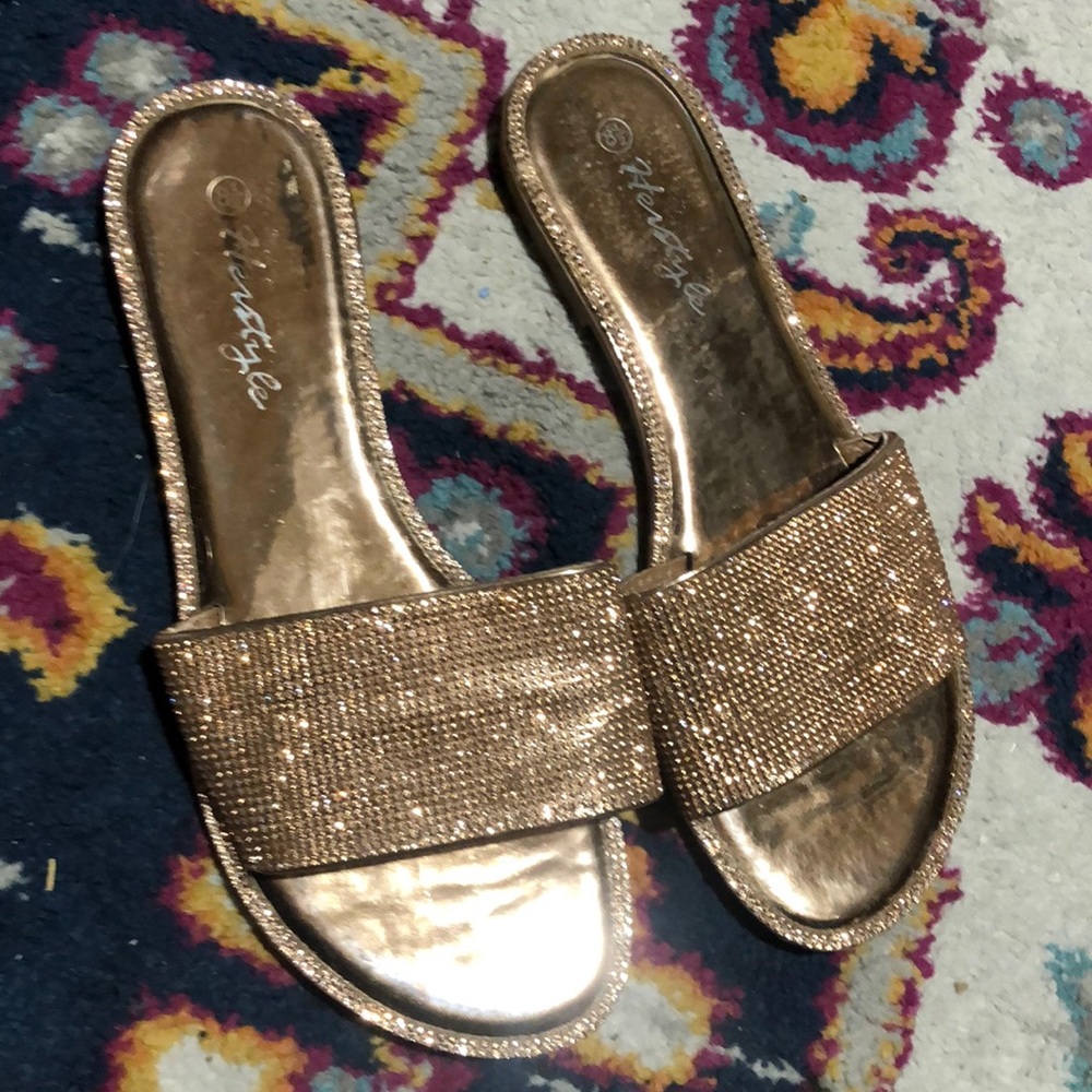 Women’s strap sandals size 8.5